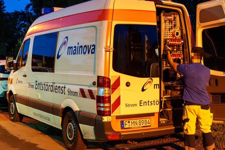 Der Frankfurter Energieversorger Mainova arbeitete mit Hochdruck daran, den Stromausfall zu beenden.