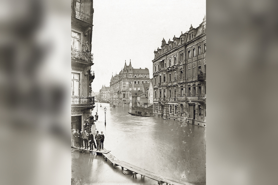 Beim Elbe-Hochwasser im September 1890 war auch die in der Pirnaischen Vorstadt gelegene Marschallstraße überschwemmt.