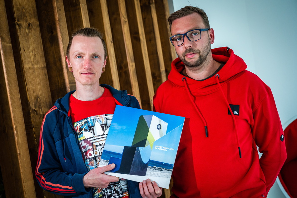 Die DJs "Sulae" (35, l.) und "ELStrulloDeLaBestia" (36) bilden das Duo "RaffenZwei".