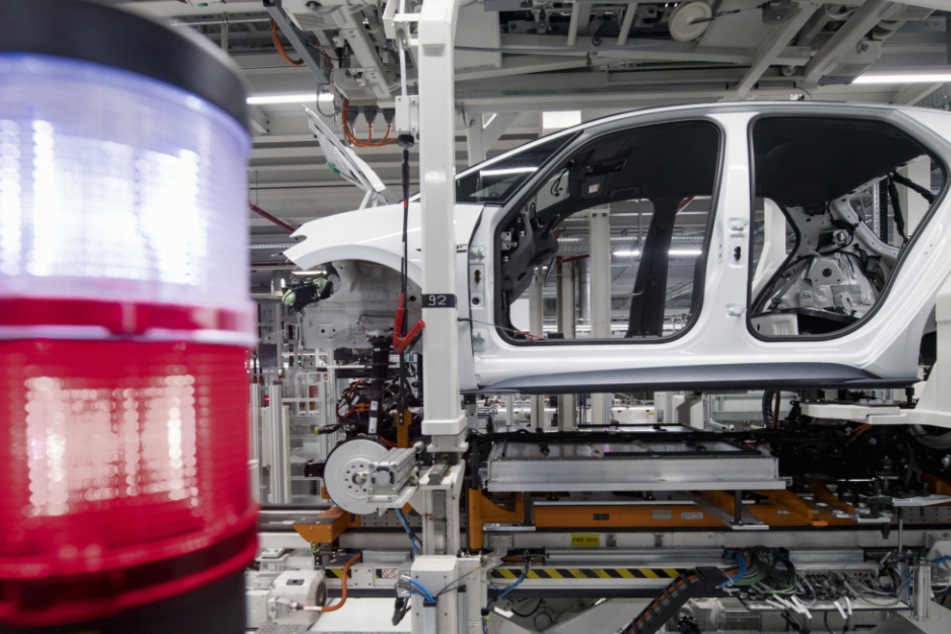 Volkswagen fährt Produktion wieder hoch - Start in Zwickau.