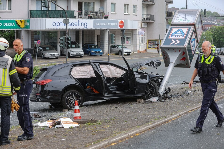 Der Aufprall war so heftig, dass der Mann den Unfall nicht überlebte.