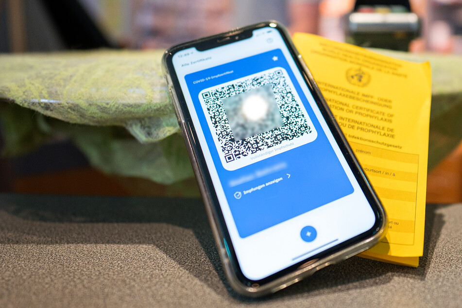 Wann Apotheken wieder digitale Impfzertifikate ausstellen können, steht nach Angaben des Deutschen Apothekerverbands (DAV) noch nicht fest.