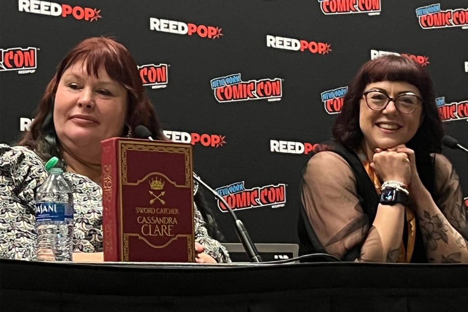 Cassandra Clare (l.) and VE Schwab spoke about their newest novels on Day 3 of New York Comic Con.