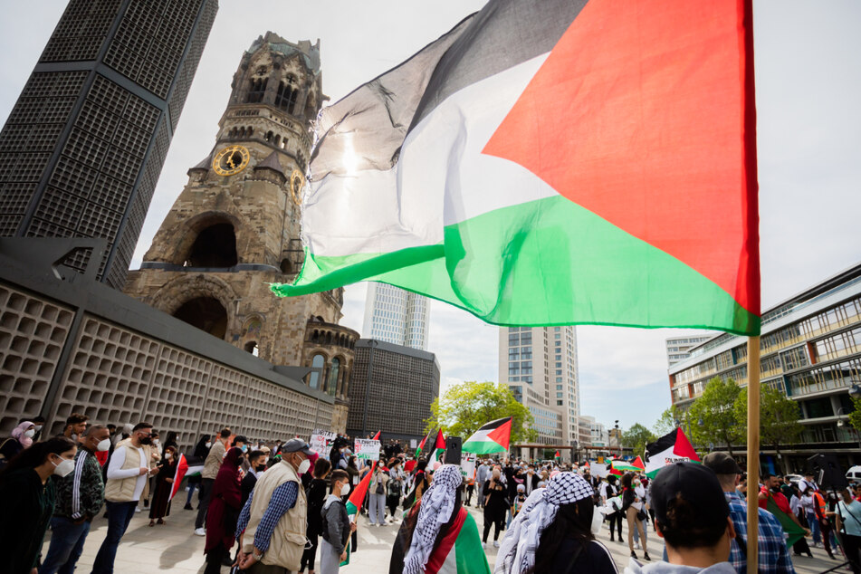 Nach den antisemitischen Parolen bleibt die pro-palästinensische Demonstration in Neukölln verboten.