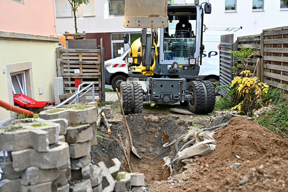 Dresden: Gasleck in Dresden: Bagger beschädigt Leitung bei Bauarbeiten