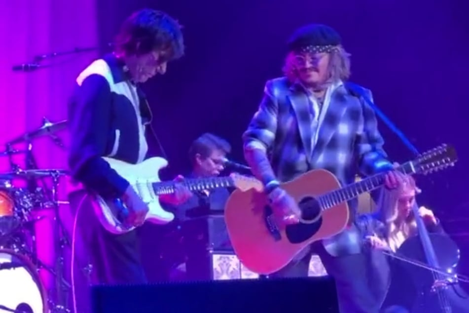 Johnny Depp (r.) surprised fans at a Jeff Beck concert when he joined the rocker on stage for a guest performance on Sunday.