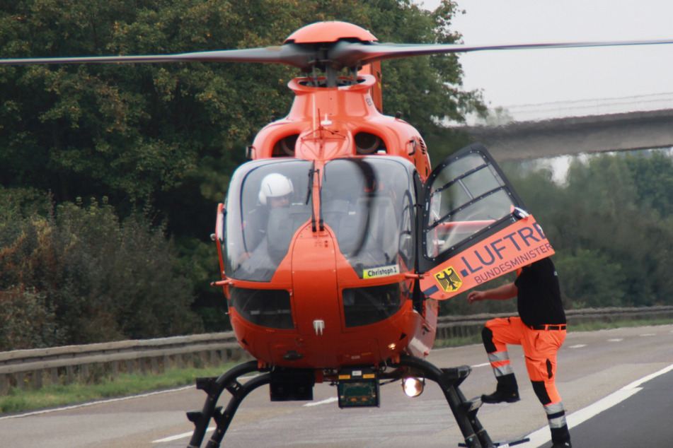 Ein Rettungshubschrauber landete auf der A45, doch für das 77 Jahre alte Unfall-Opfer kam jede Hilfe zu spät.
