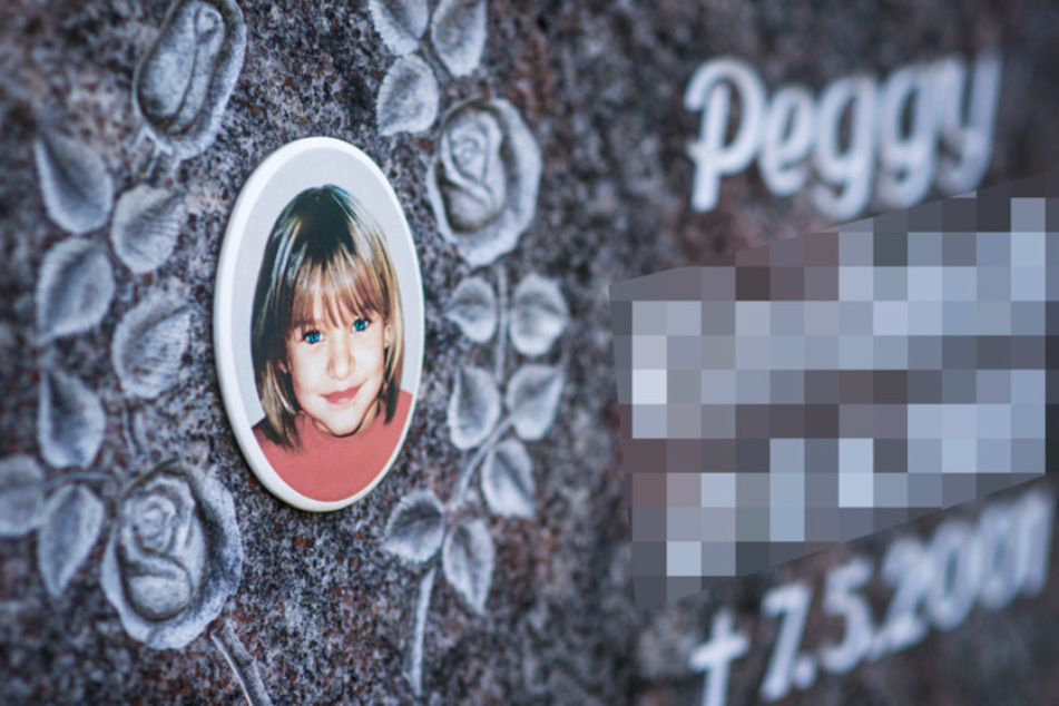 Ein Gedenkstein mit dem Porträt des Mädchens Peggy auf einem Friedhof. Am 7. Mai 2001 verschwand die damals neunjährige Schülerin aus Lichtenberg (Landkreis Hof).