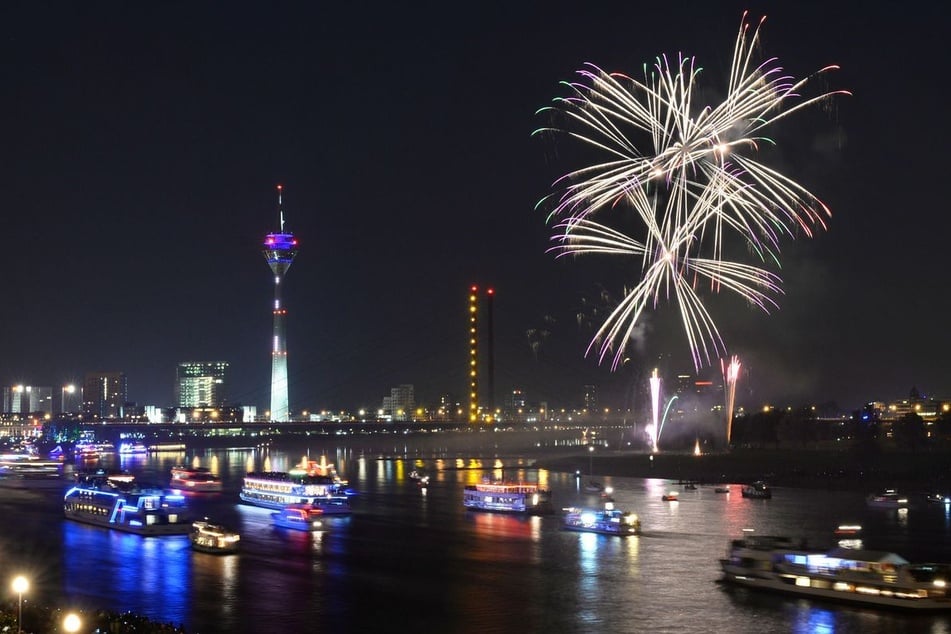 Zum Abschluss des Japan-Tages in Düsseldorf wird es auch in diesem Jahr wieder ein großes Feuerwerk geben. (Archivfoto)