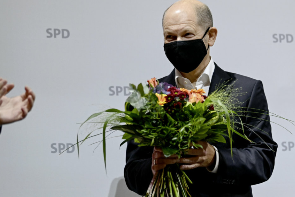 Olaf Scholz (62, SPD), Bundeskanzlerkandidat, freut sich auf der Wahlkreiskonferenz der Brandenburger SPD über die Wahl zum Direktkandidaten für den Wahlbezirk 061 zur Bundestagswahl.