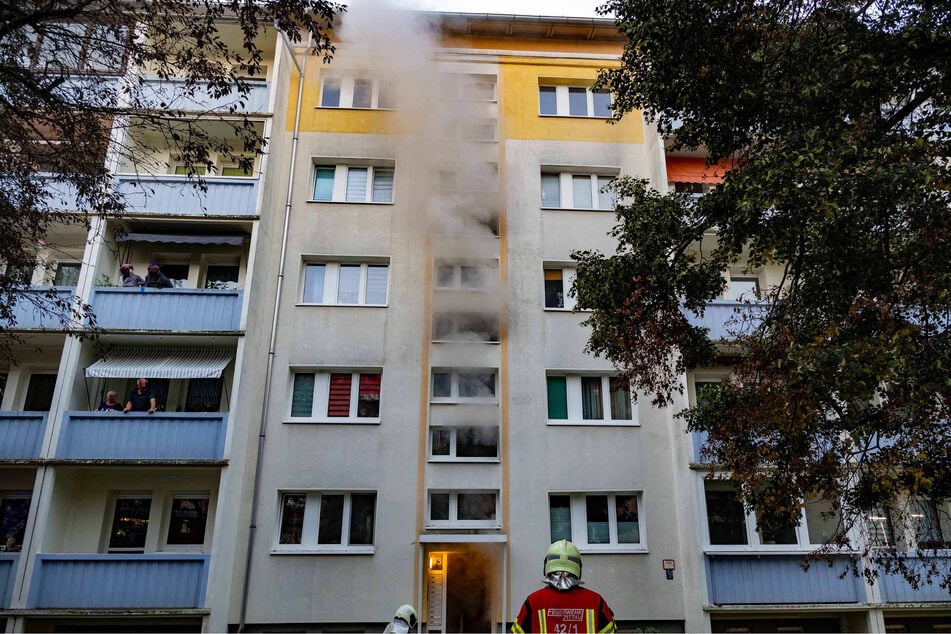 Der dichte Qualm im Treppenhaus erschwerte die Evakuierungsmaßnahmen.