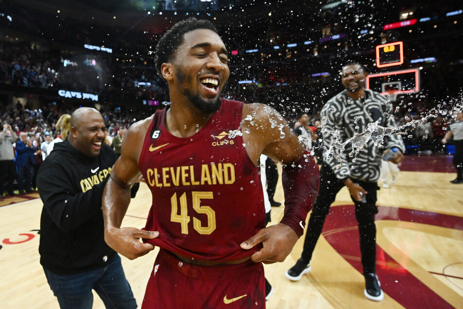 Donovan Mitchell shattered the Cleveland Cavaliers' franchise record with 71 points in their victory against the Chicago Bulls.