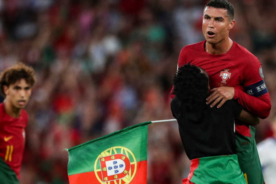 Flitzer hebt Cristiano Ronaldo in die Luft! So reagiert der Superstar