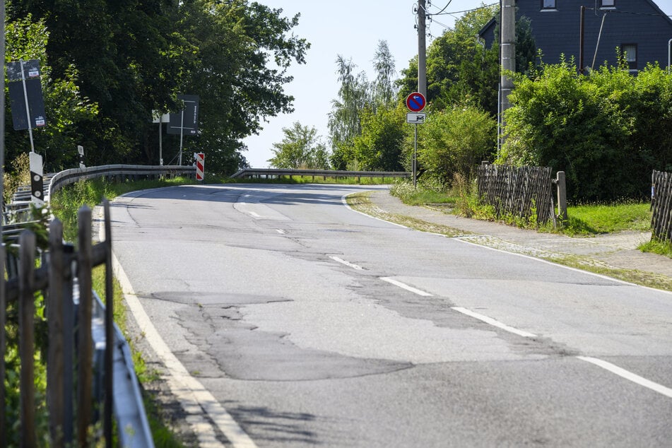 Auf rund zwei Kilometern muss die Fahrbahn der B95 erneuert werden.
