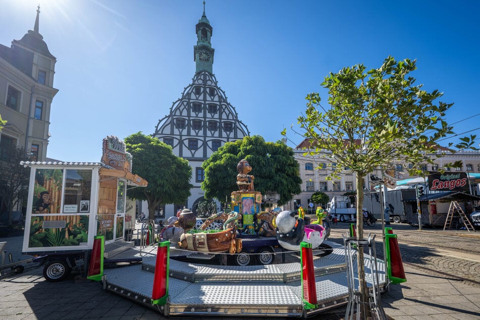 Erste Stände auf dem Hauptmarkt wurden bereits aufgebaut.