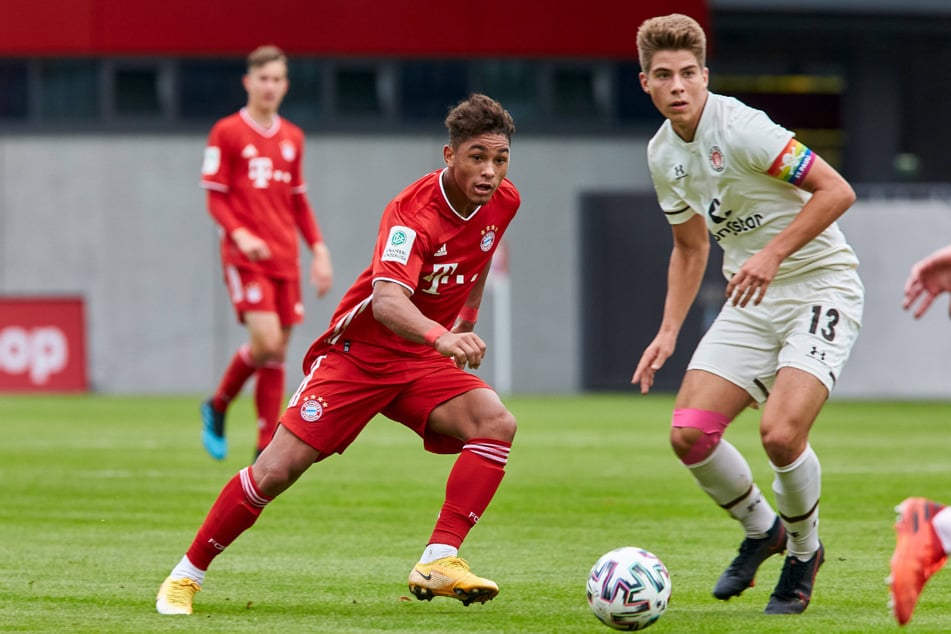 Franz Roggow (18, rechts) ist erst in dieser Saison zu den St.-Pauli-Profis in die 2. Liga gewechselt.