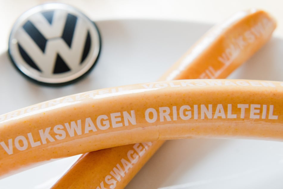 Die Currywurst von Volkswagen kann von jedem VW-Händler als Originalteil unter der Teilenummer 199 398 500 A bestellt werden.
