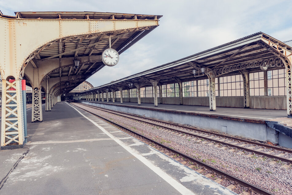 Der brutale Angriff mit dem Schraubenzieher ereignete sich an einem Bahnhof. (Symbolbild)