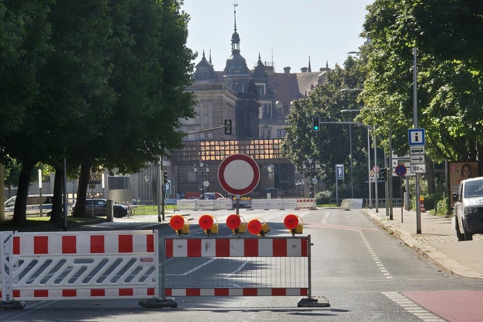 Ein Teil der Devrientstraße sowie das daran anschließende Terrassenufer sind seit Mittwoch dicht.