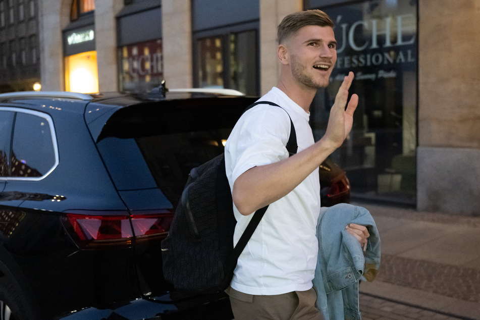 Timo Werner (26) bei seiner Rückkehr zu RB Leipzig. Mit Freundin Paula begibt er sich nun auf Wohnungssuche.