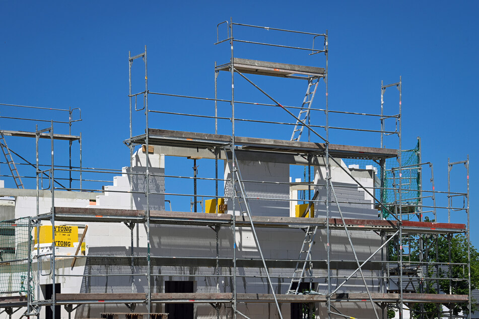Ein Neubau in NRW wird aufgrund steigender Baukosten immer teurer.