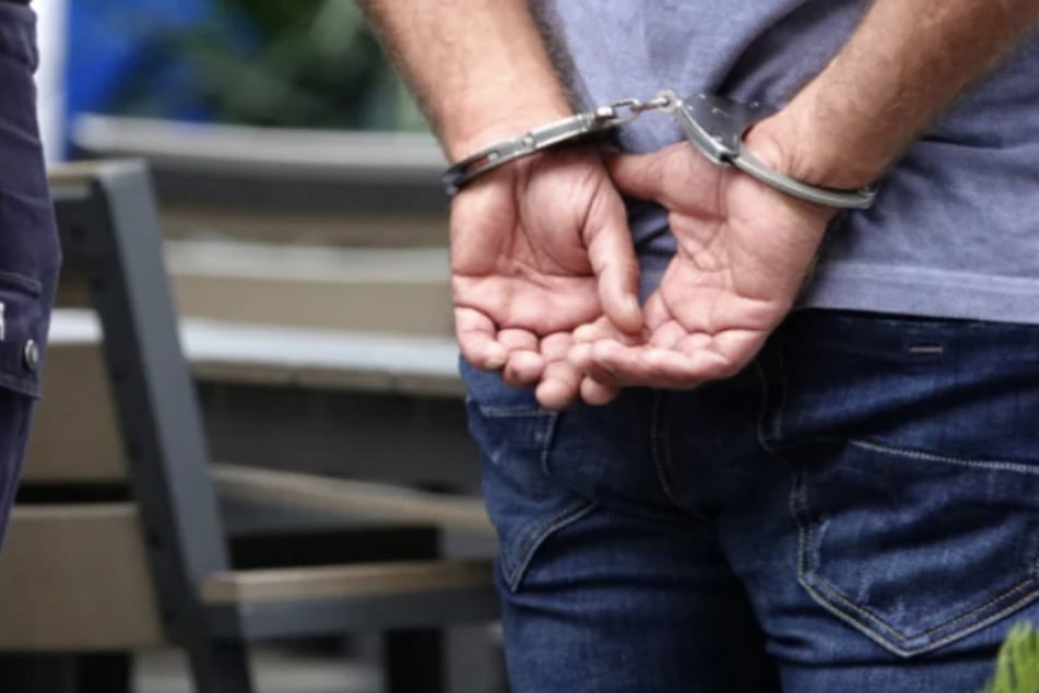 Am Ende klickten bei dem 33-Jährigen allerdings die Handschellen. (Symbolfoto)