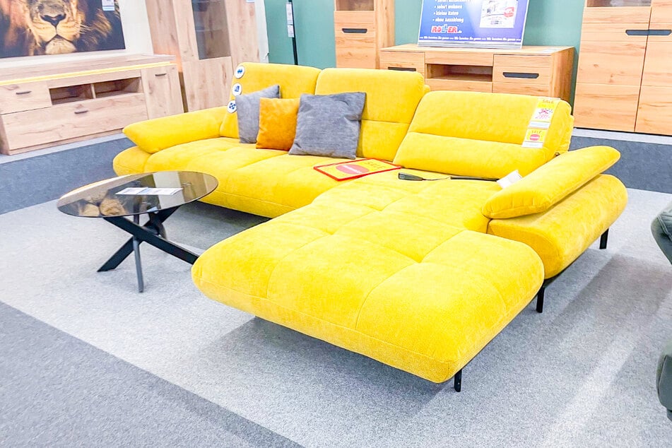 Wegen Schließung verkauft ROLLER diese Möbel am Montag (16.3.) richtig günstig