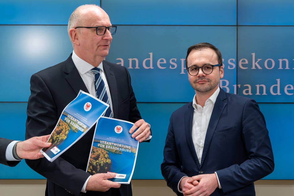 Brandenburgs Ministerpräsident Dietmar Woidke (64, SPD, l.) und Brandenburgs CDU-Landeschef Jan Redmann (46) hoffen auf Zustimmung ihrer Parteien.