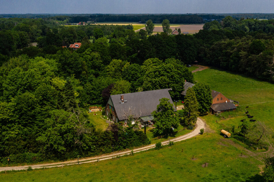 Ansicht des Hauses, wo der Fernsehsender RTL das "Sommerhaus der Stars" drehen wird (Aufnahme mit Drohne). Das Sommerhaus der Stars wird in diesem Jahr erstmals nicht im Ausland aufgezeichnet, sondern wegen der Corona-Pandemie in Deutschland.