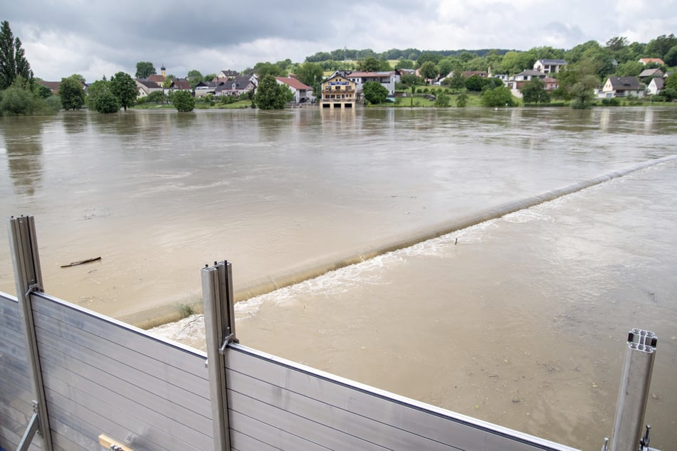 Im Landkreis Kehlheim sollen mobile Hochwasser-Schutzwände die Fluten zurückhalten.