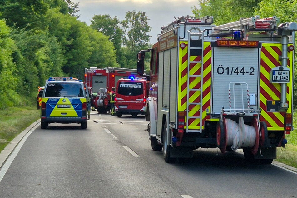 Feuerwehr, Rettungswagen und Polizei sind vor Ort.