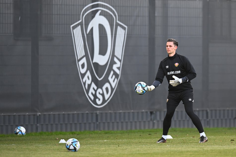 Daniel Mesenhöler (28) stand am Donnerstag mit den Dynamo-Profis auf dem Trainingsplatz.