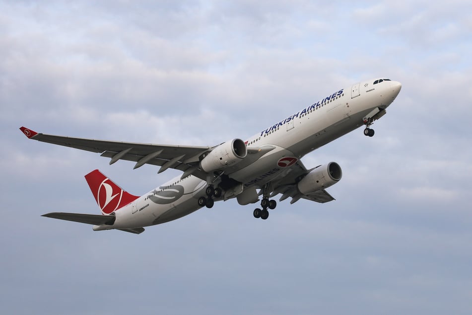 An Bord einer Turkish-Airline-Maschine ist auf dem Weg nach Istanbul ein Pilot verstorben. (Symbolbild)