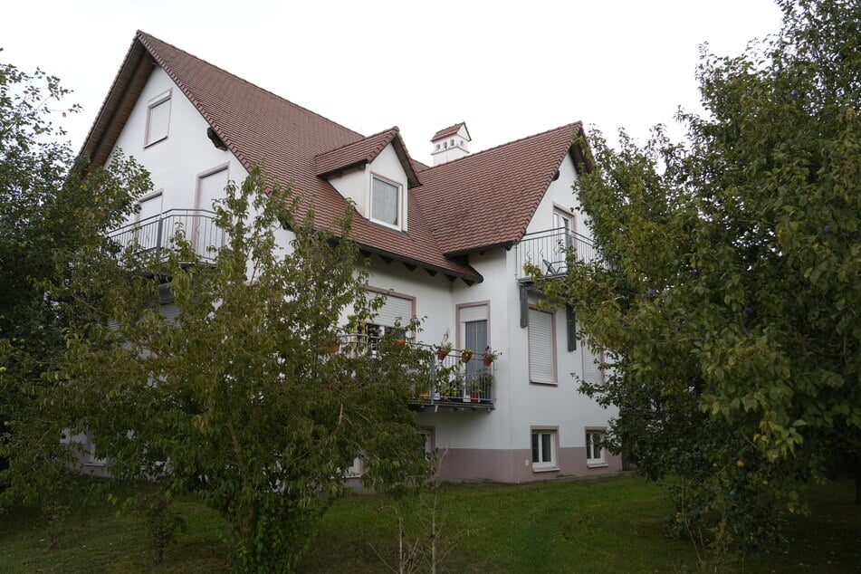 Aus der Wohnung eines Mehrfamilienhauses in Bergheim strömte ein furchtbarer Geruch.