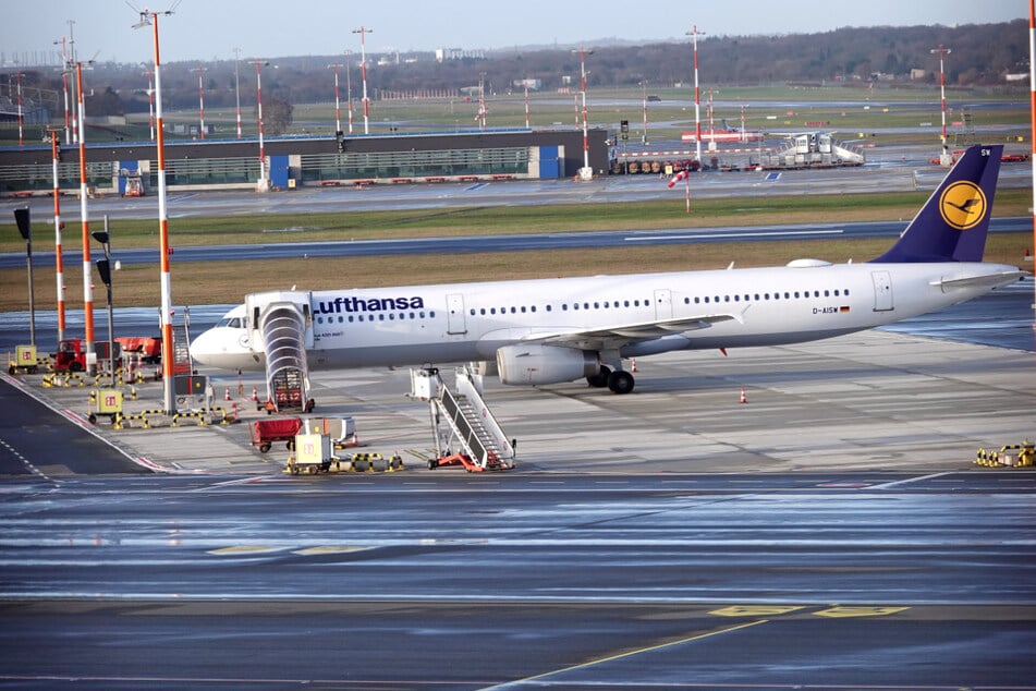 Lufthansa: Warnstreik bei Lufthansa! Zahlreiche Flüge fallen am Hamburger Airport aus