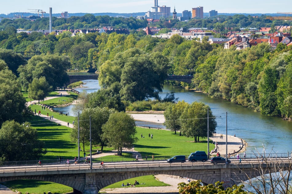 München: Sexueller Übergriff an der Isar in München: Mann entblößt sich und packt Frau