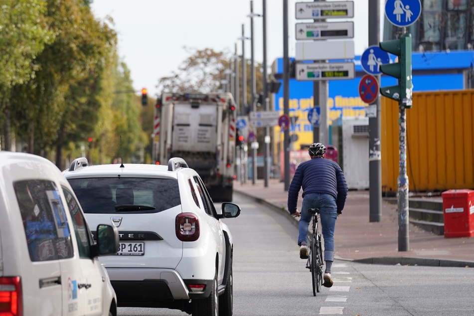 Auf Hamburgs berühmtester Kiezstraße müssen sich Radfahrer und Autofahrer die Straße künftig teilen.