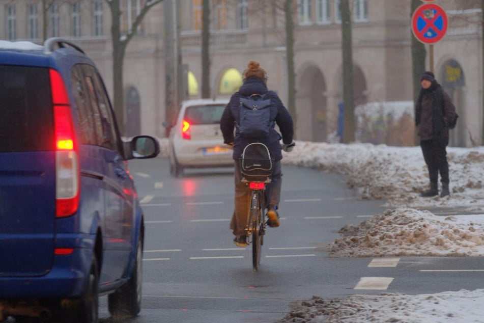 Der neuerliche Wintereinbruch macht besonders Leipzigs Radfahrern das Leben schwer.