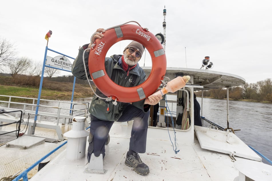 Das Herz von Fährmann-Azubi René Öhl (58) hängt sehr an der traditionsreichen Personenfähre.