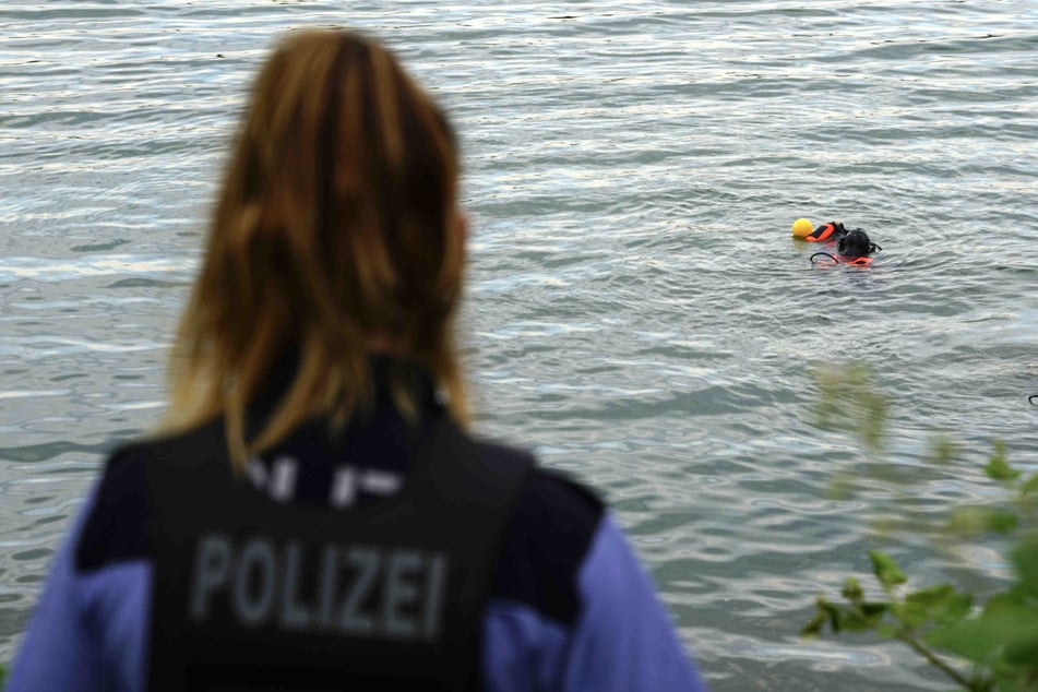 Gegen 19.30 Uhr die traurige Erkenntnis: Der 41-Jährige ist verstorben.