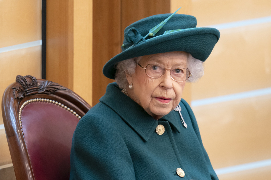 Königin Elizabeth II. (95) ehrte viele Prominente mit royalen Auszeichnungen.