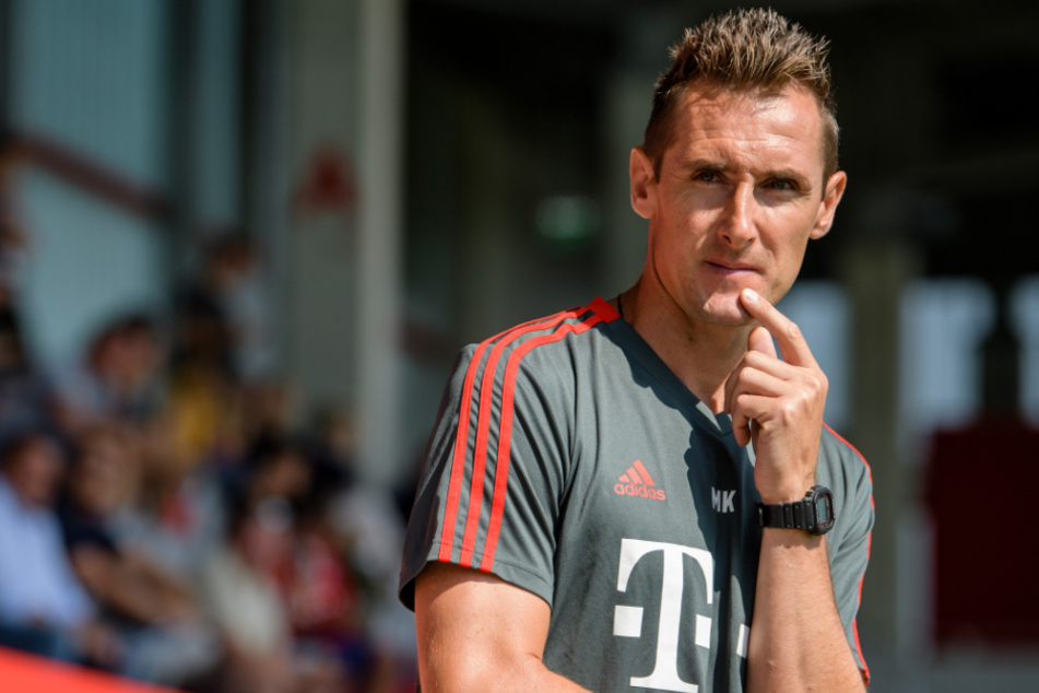 Miroslav Klose (41) hat bald einen neuen Job: Der frühere Stürmer wird beim FC Bayern München Assistent von Cheftrainer Hansi Flick (55).
