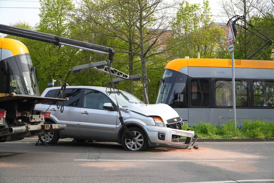 Auf der Ratzelstraße hat es am Montagnachmittag zwischen einem Auto und einer Straßenbahn gekracht.