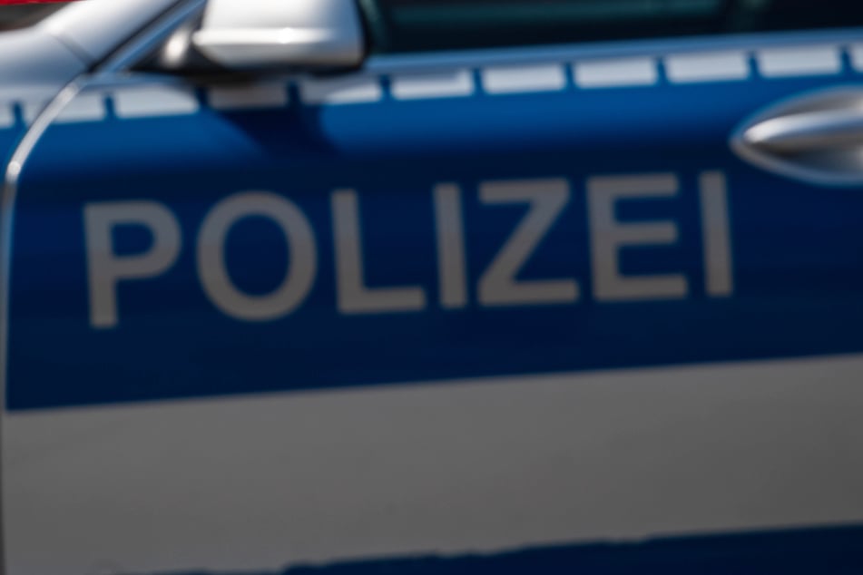 Die Polizei sucht Zeugen, welche Hinweise zum bislang unbekannten Beschuldigten geben können. (Symbolbild)