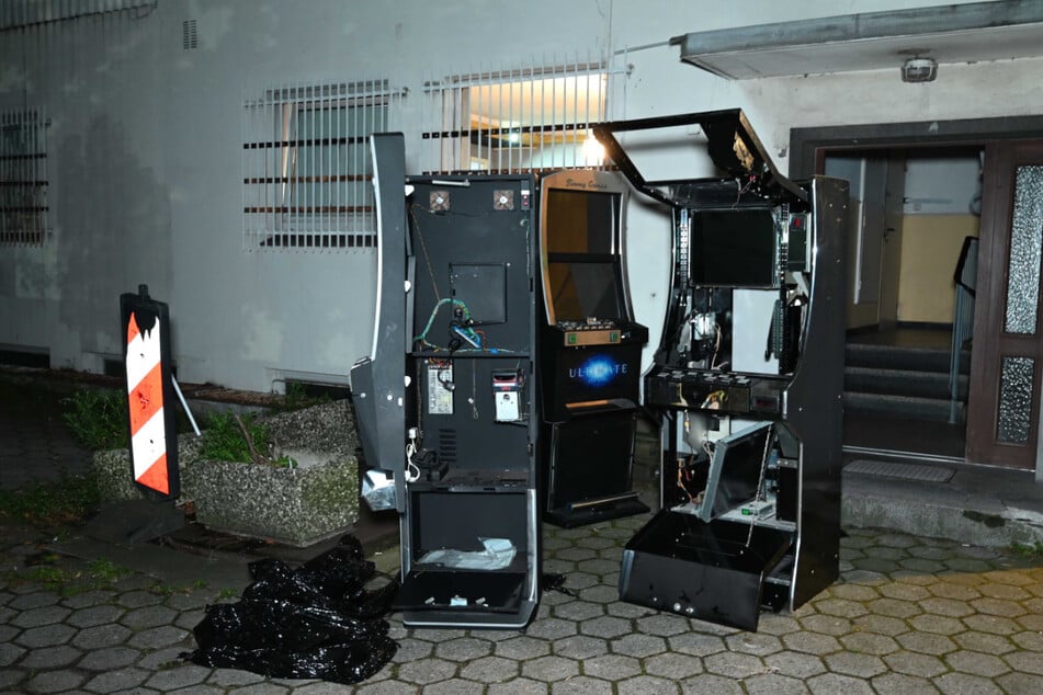 Die Polizei stellte in einem Café mehrere illegale Spielautomaten sicher.