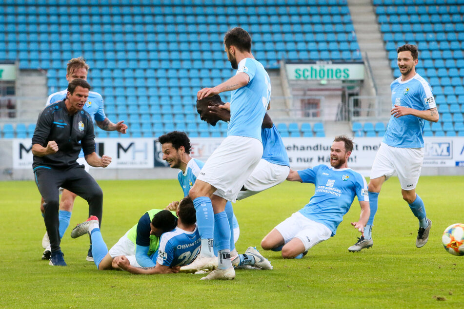 Der kollektive Chemnitzer Jubel nach dem glücklichen, aber auch verdienten Sieg gegen Münster.