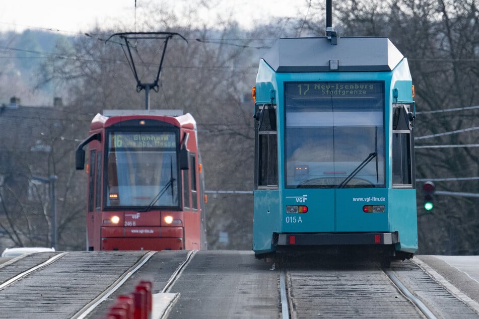 Der Tramfahrer konnte nicht mehr rechtzeitig auf den vor ihm auftauchenden Wagen reagieren. (Symbolfoto)