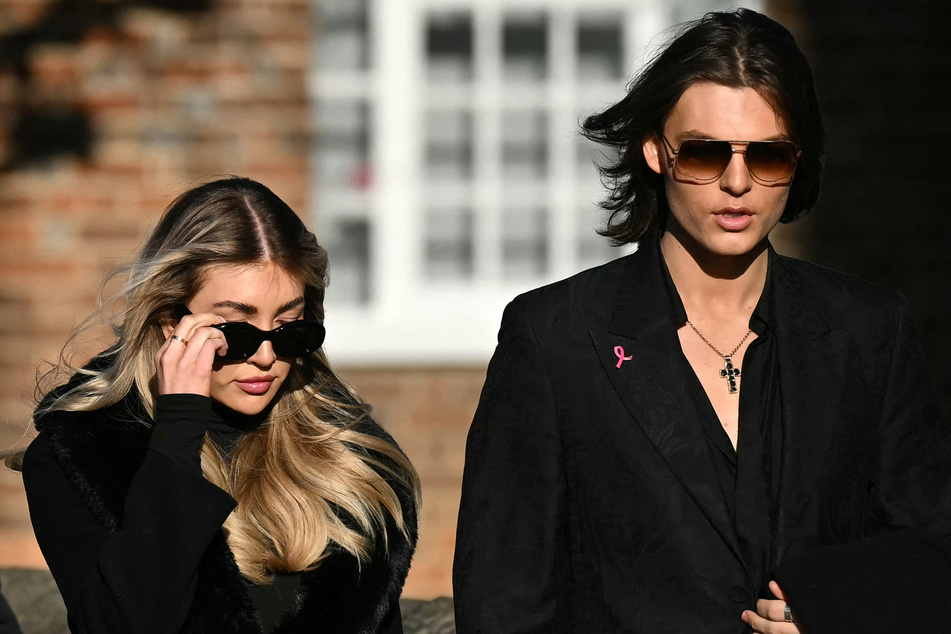 Kate Cassidy (l.) was among the mourners at Payne's funeral in November.