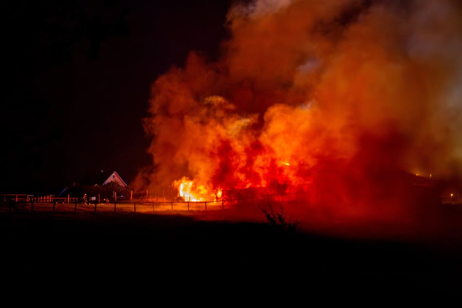 Am Samstagmorgen rückten Einsatzkräfte wegen eines Großfeuers in Barkelsby aus.
