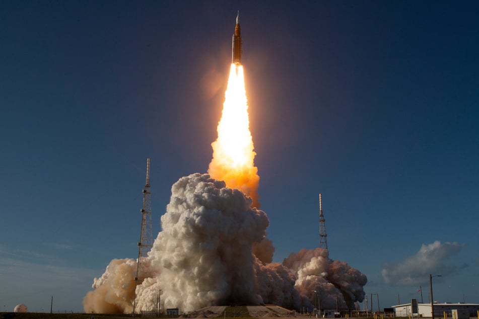 The Artemis II lunar flyby mission will last 10 days.